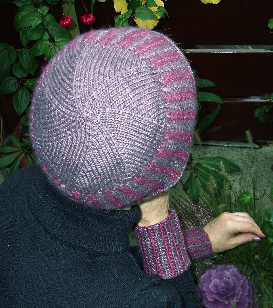 Hat and wrist warmers in the peruvian weave-knit stitch pattern