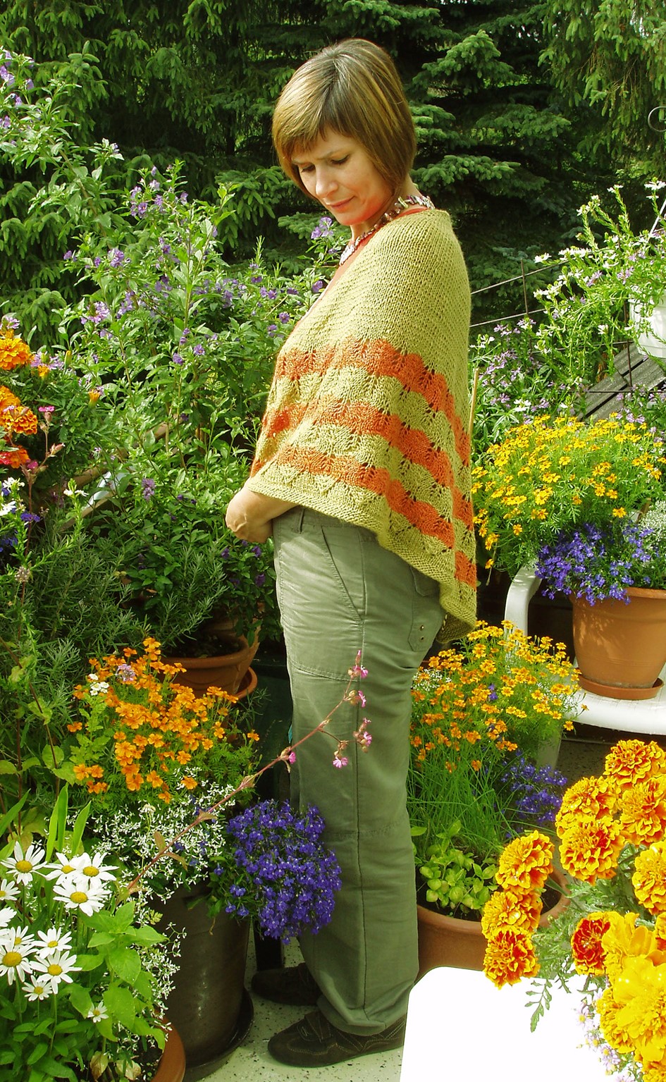 Tie shawl with autumn leaf border