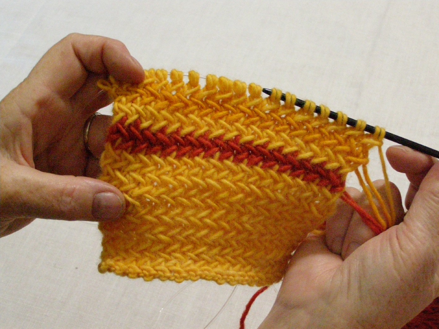 Knitting course: Instructions for the peruvian weave-knit pattern