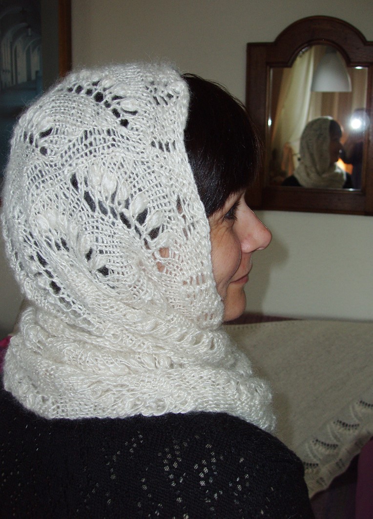 Dorothea’s large Lily-of-the-Valley Moebius Shawl