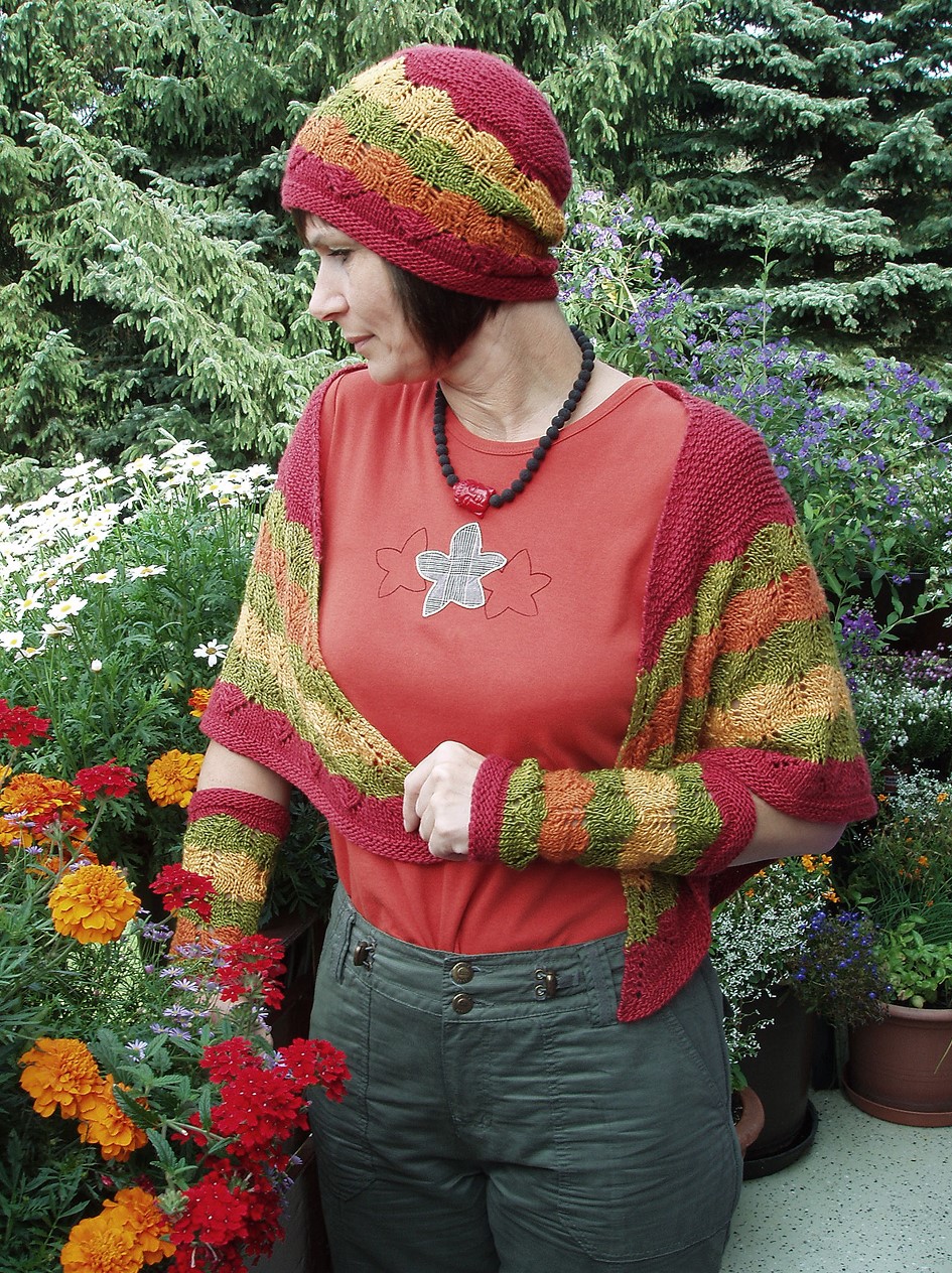 Hat and wrist warmers in "autumn leaves" pattern